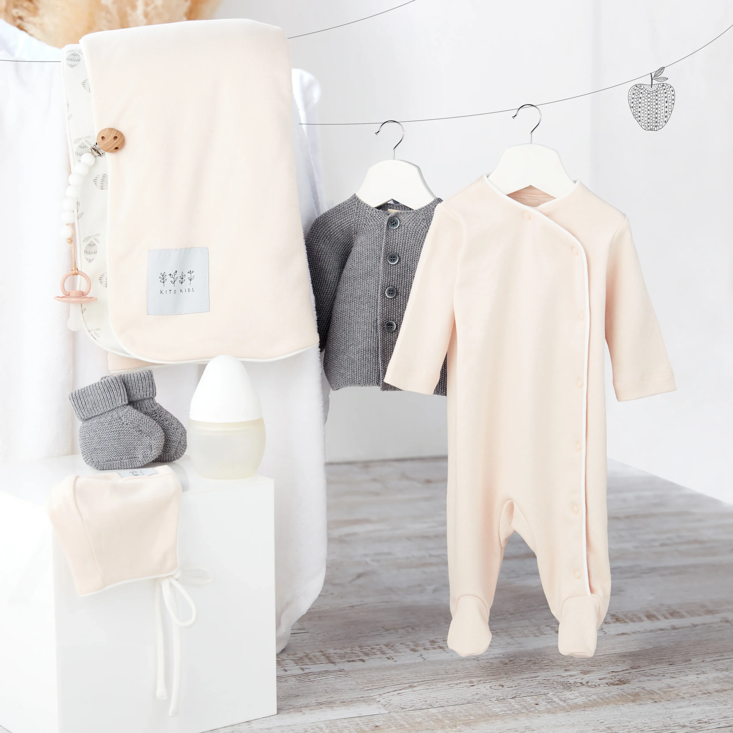 Coffret de naissance douceur mérinos - Rose – Image 2